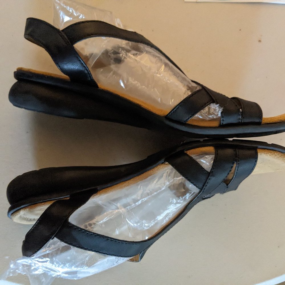 Natural soul 8m black sandals